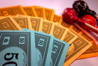 Illustration for article titled 27 Cool Photos Of International Coins